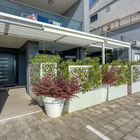 Deluxe With Whirlpool Apartman *