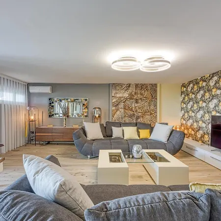 Apartment Deluxe With Whirlpool