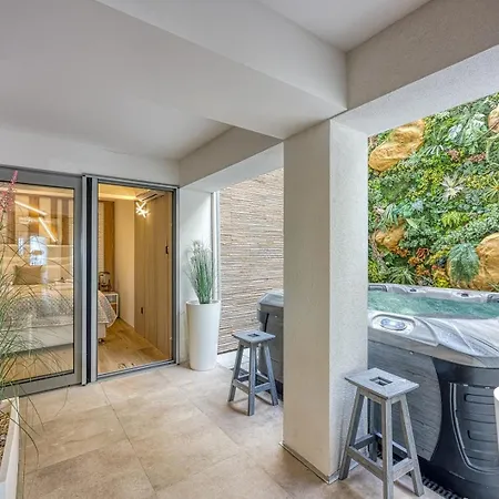 Apartment Deluxe With Whirlpool