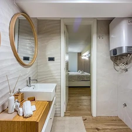 Deluxe With Whirlpool Lägenhet Crikvenica
