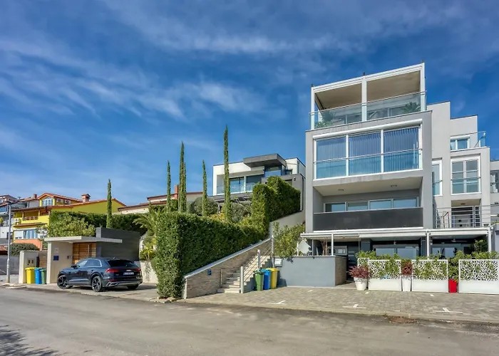 Deluxe With Whirlpool Apartment